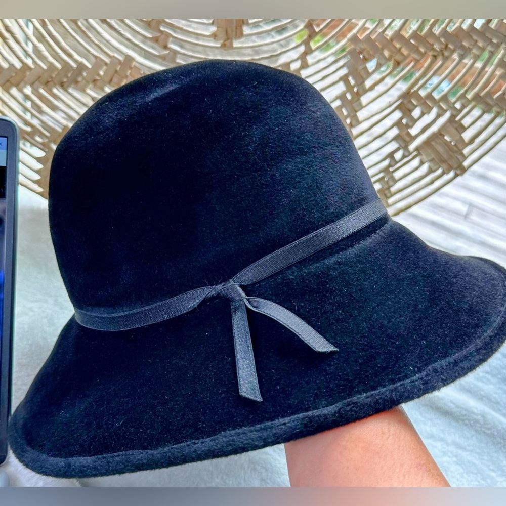 Helen kaminski Australia black 100% rabbit fur felt hat size medium